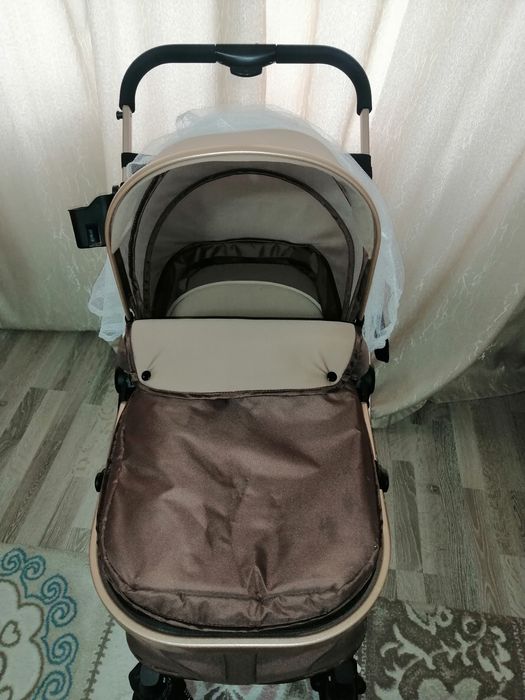 Продоётся коляска почти новая имеется в комплекте сумка