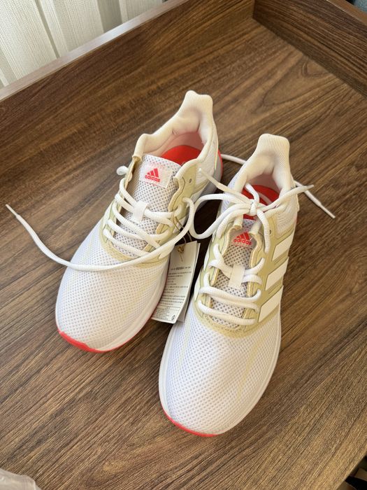 Кроссовки Adidas женские