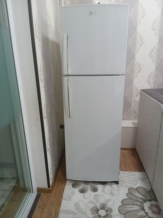 Двухкамерный холодильник GN-V292RC LG очень в хорошем состоянии