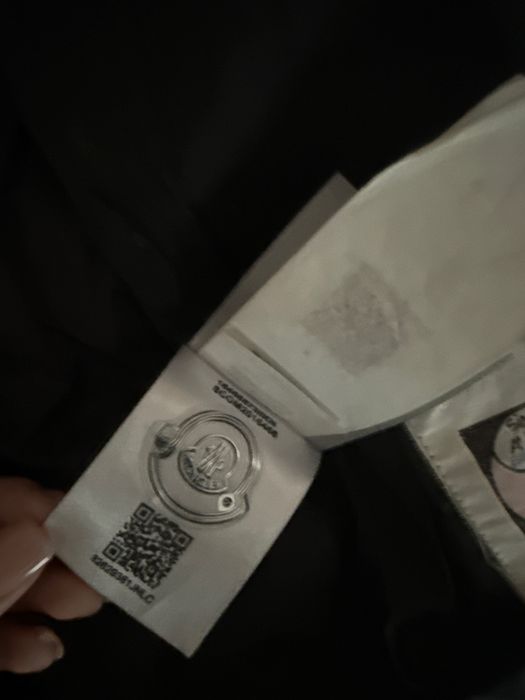 Оригинални якета на Emporio Armani и Moncler за 8-9 годишни.