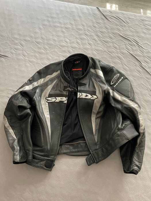 Vând costum moto din 2 piese marimea 58