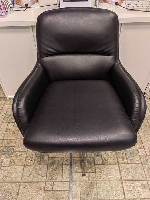 Кожени столове за салон