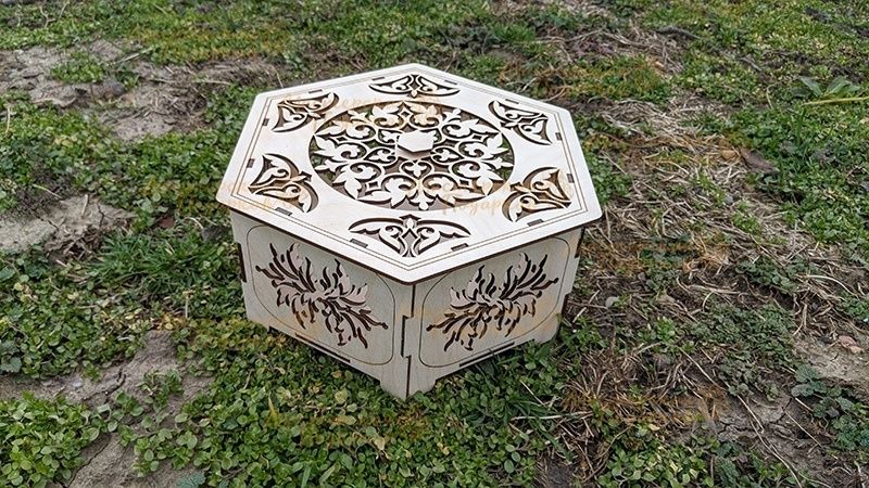 Деревянная шкатулка казахский орнамент шестигранная