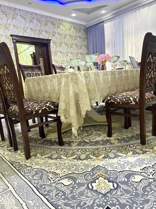 TEZ SOTILADI! 12 kishilik stol-stul holati yaxshi