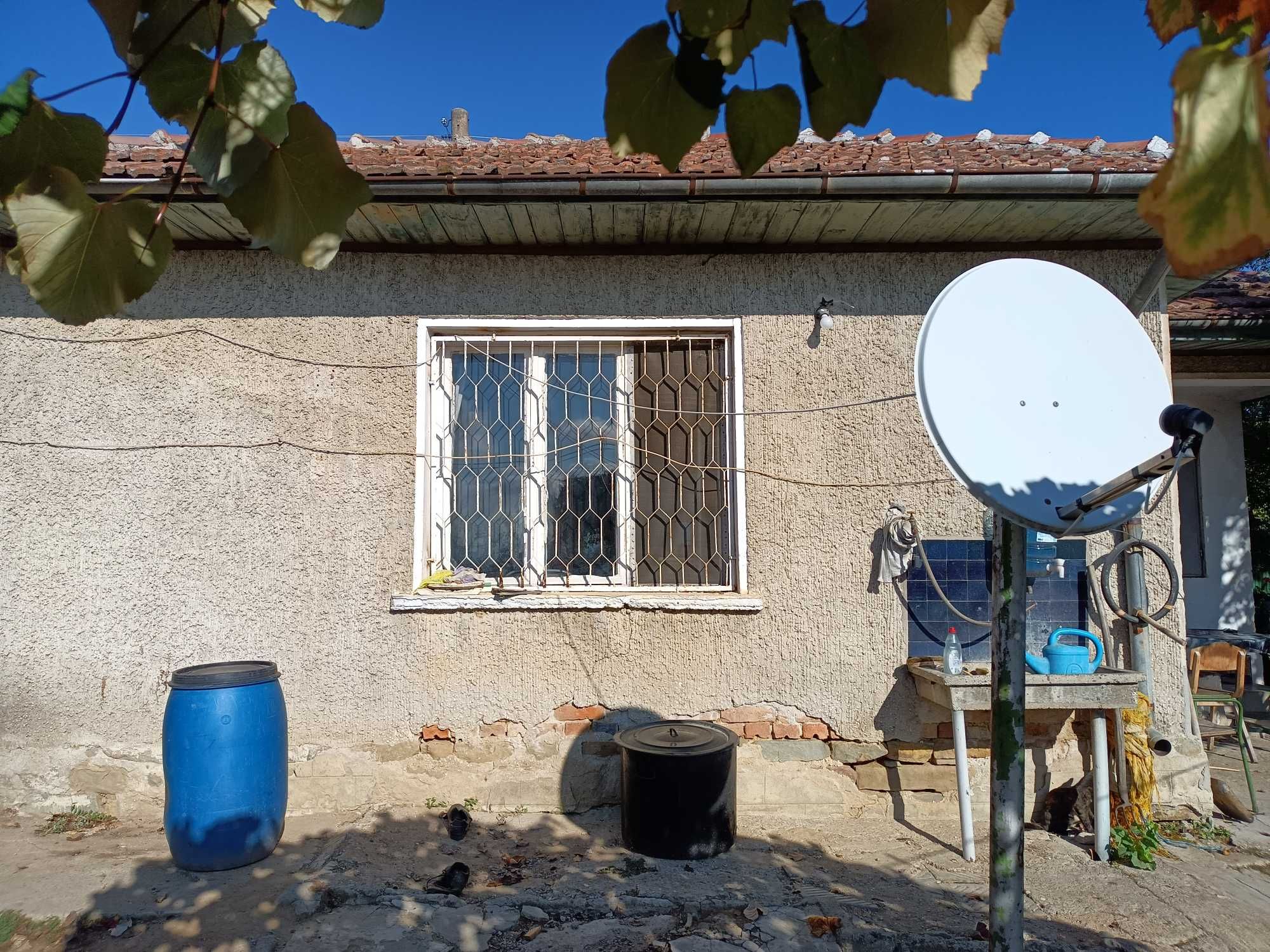 Продавам къща в село Черни Бряг община Антоново