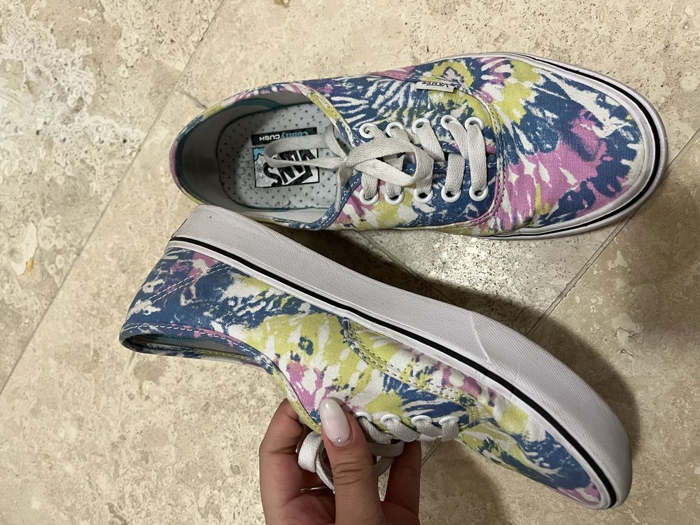 Обувки vans - limited edition - tie dye comfycush