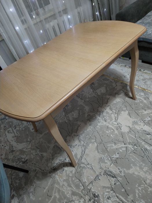 Продам стол лесной орех