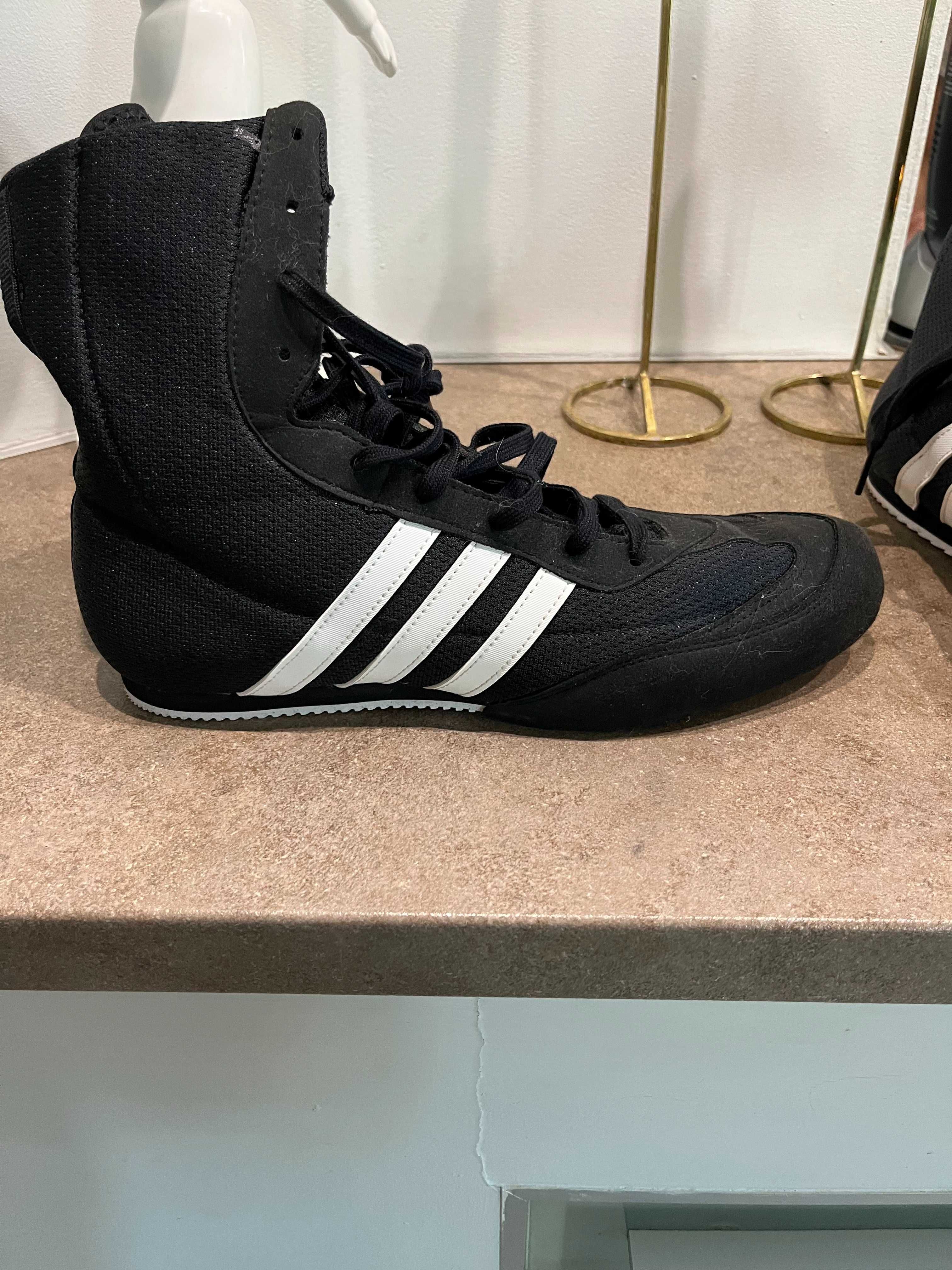 Продававм боксови обувки Adidas