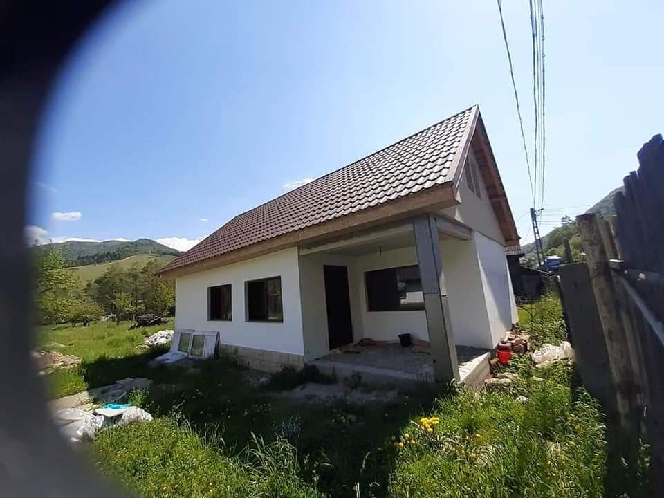 Vand case modulare pe structura usoara