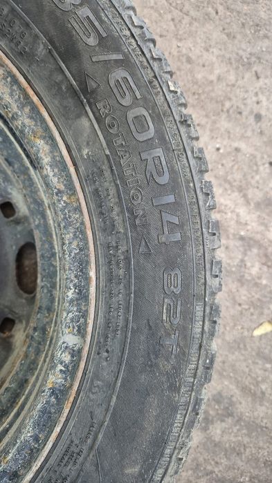 185 60 14 Nokian Set jante 5 x 100 Fabia Polo cu anvelope iarna