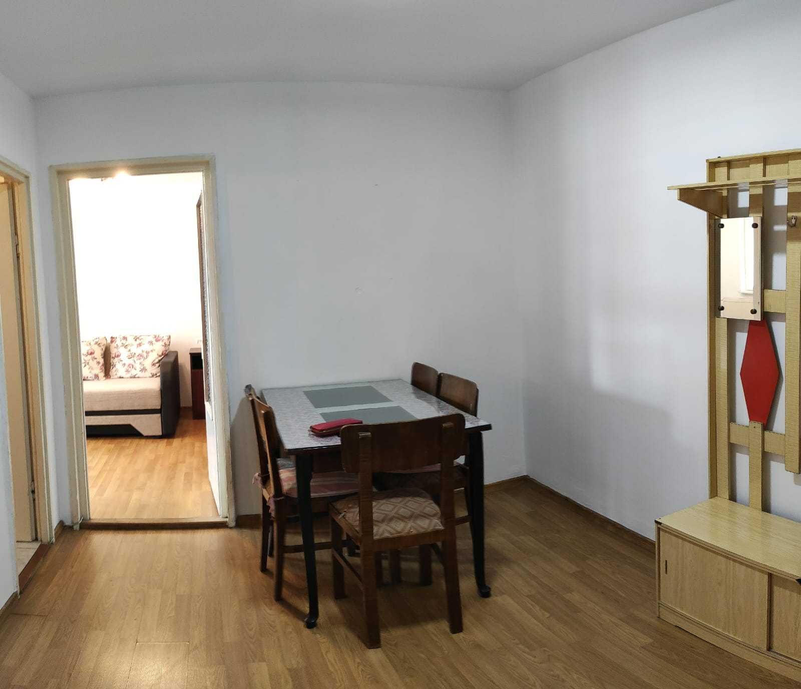 Vand apartament cu 2 camere in Vasile Aaron decomandat la etajul 2