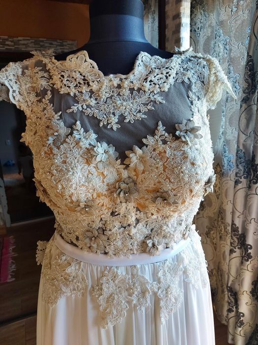 Rochie mireasa și voal.