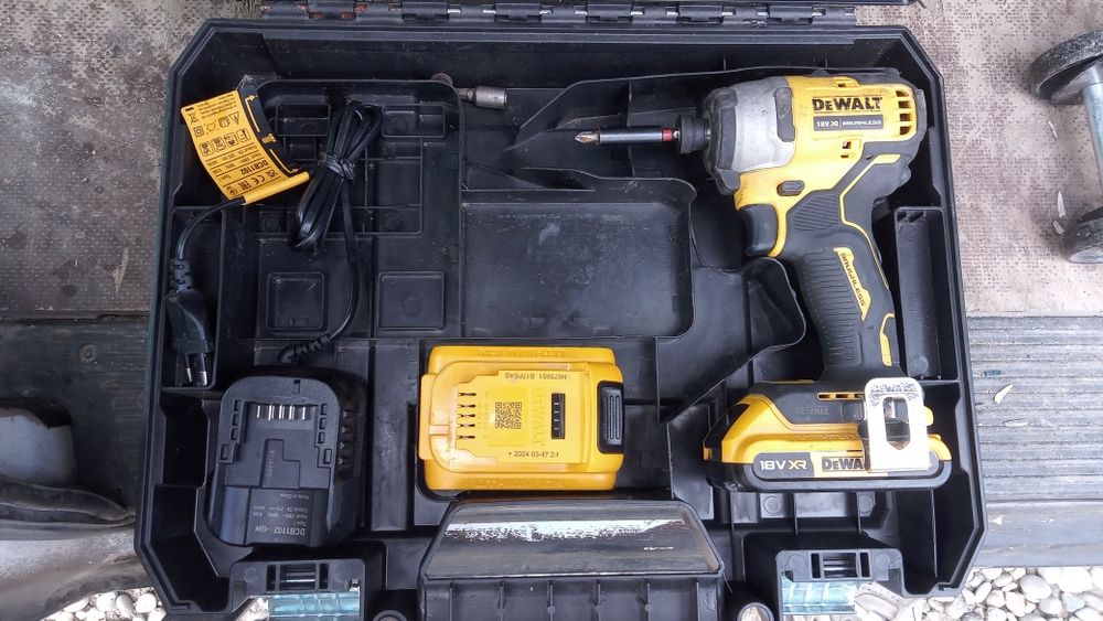 Vand DeWalt este aproape nou