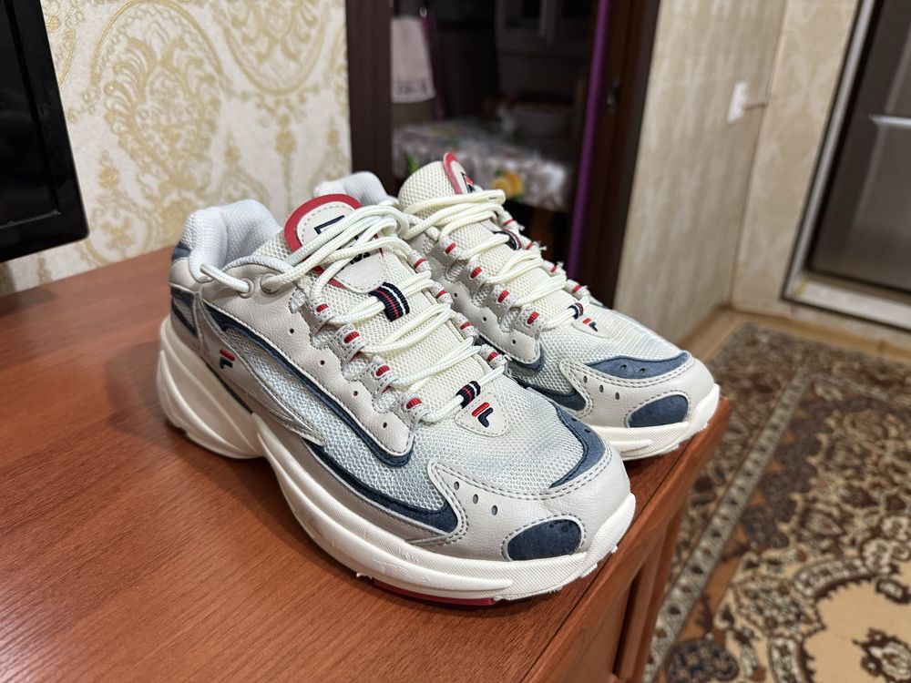Кроссовки Fila размер 39