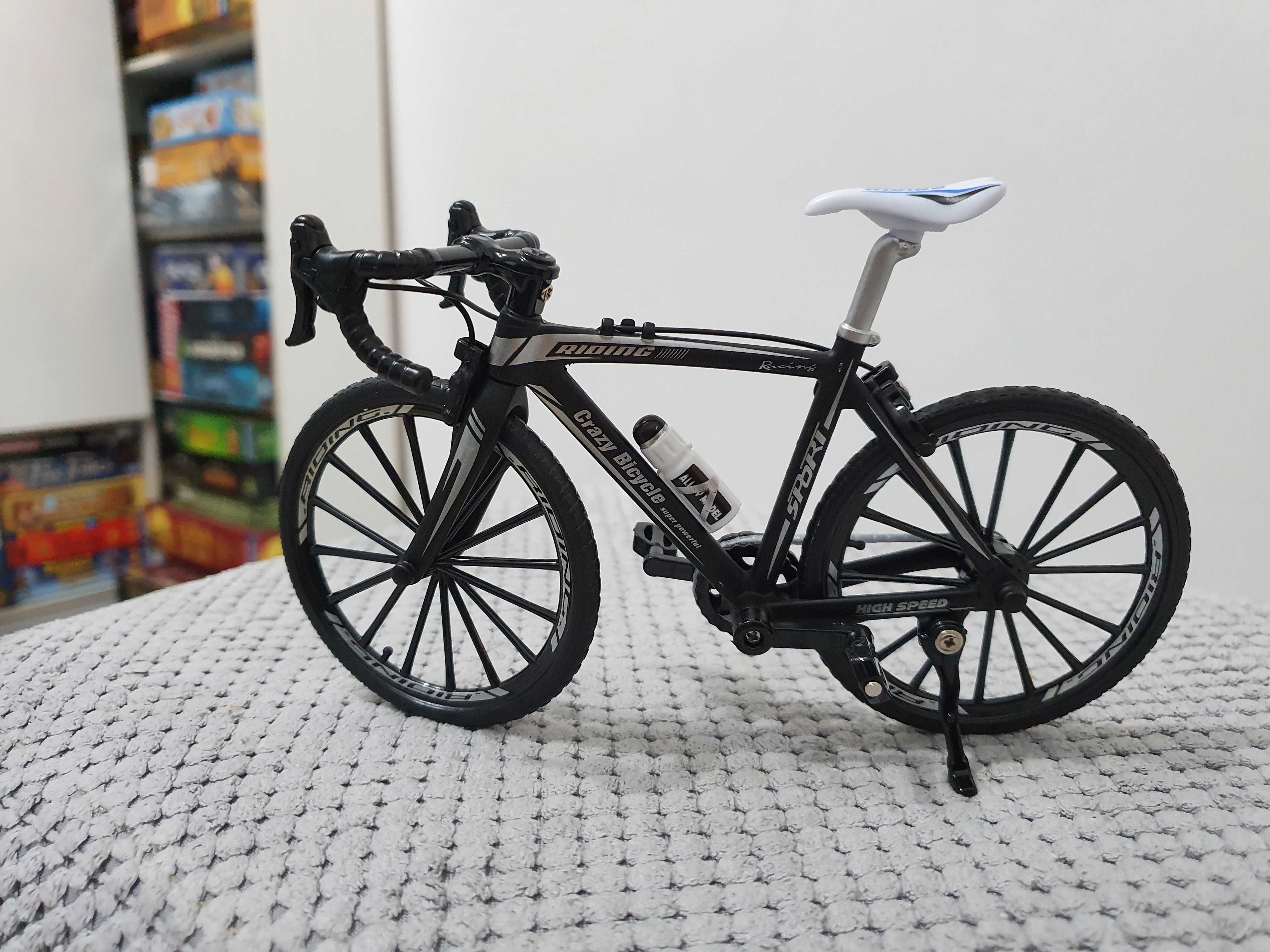 Macheta metalica bicicleta 18 cm diferite modele