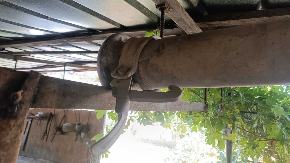 Труба металлическая, с замком. 5,5 м                           .