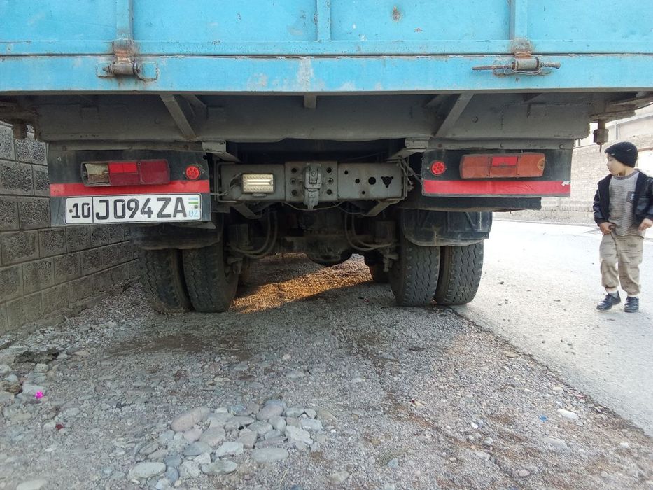 Kamaz sotiladi narxi 8.500 kelishadigan joyi bor