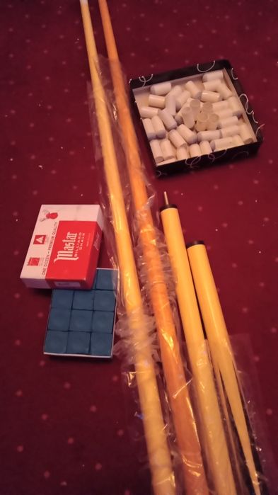 Vând tacuri de biliard