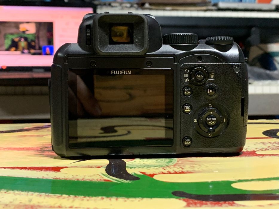 Fujifilm S200EXR 12 MP Мегапиксела 14.3 x Super Zoom Digital Camera