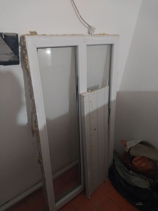 Продам пластиковое окно с подоконником.