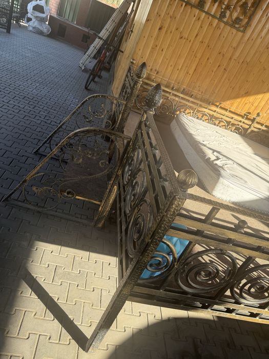 Продам тапчан кованный с узороми