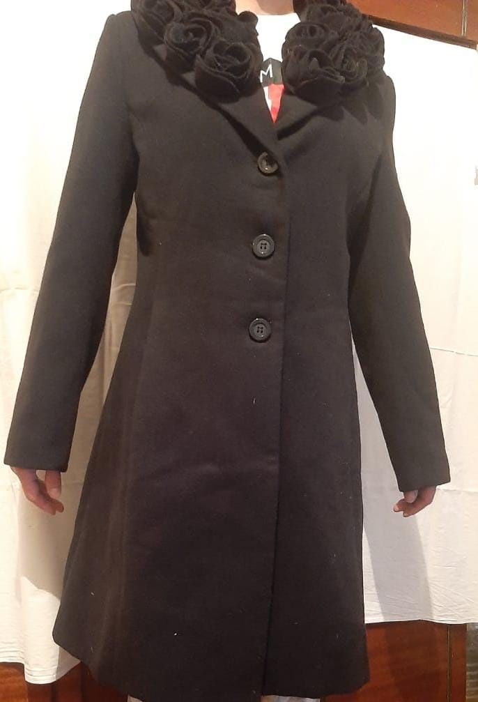 Продам 2 пальто 46 размера остальные  M, L, XL