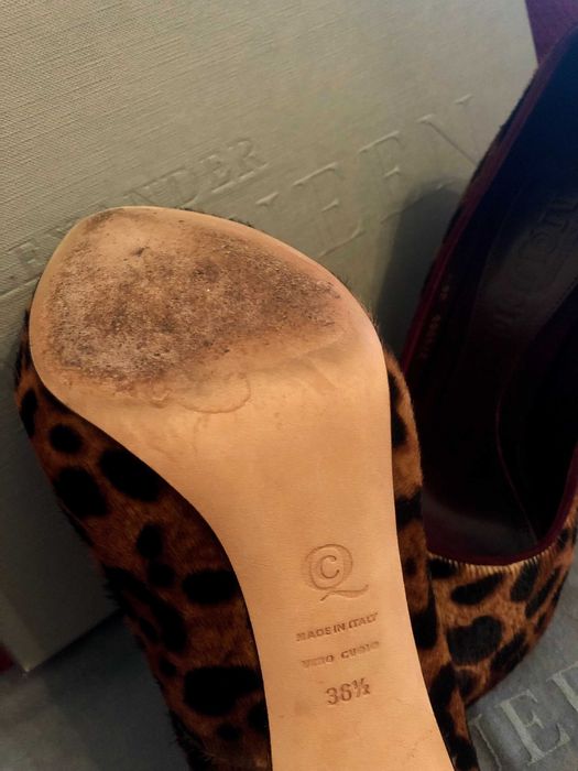 Alexander McQueen - Leopard-print calf hair pumps