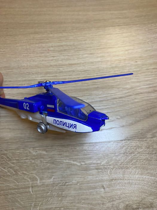 Игрушка вертолет