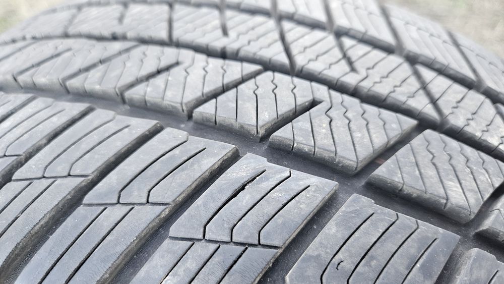 2бр гуми 215 45 18 дот 22 барум