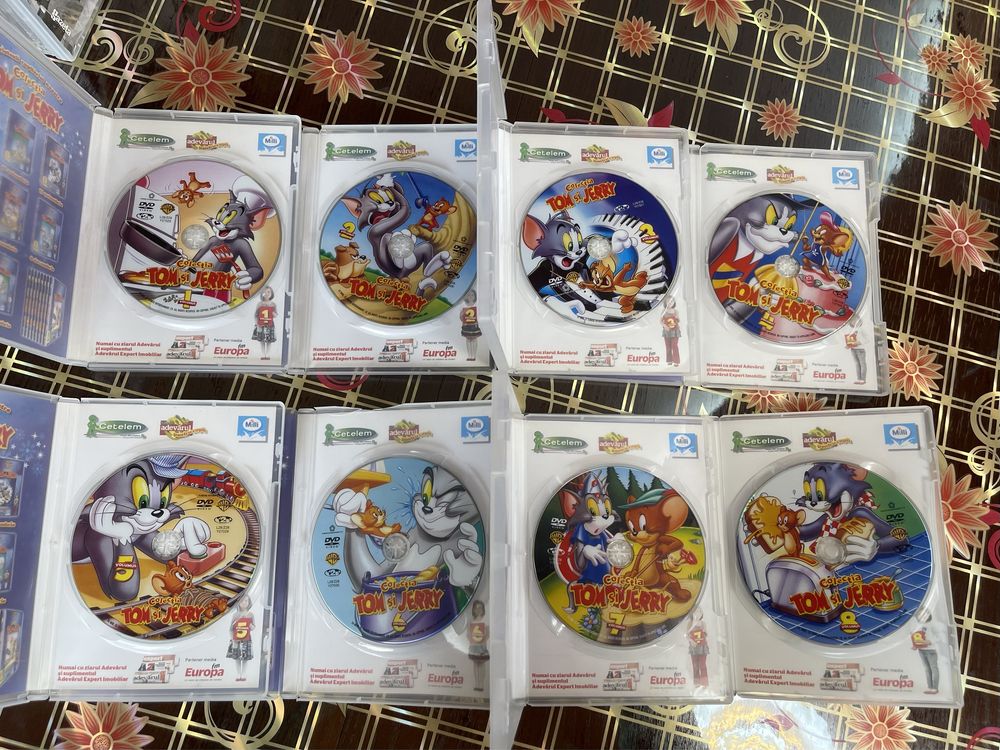 Colectia Tom si Jerry - 8 volume - stare foarte buna