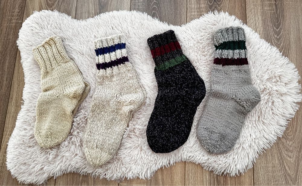 Vând ciorapi tricotati