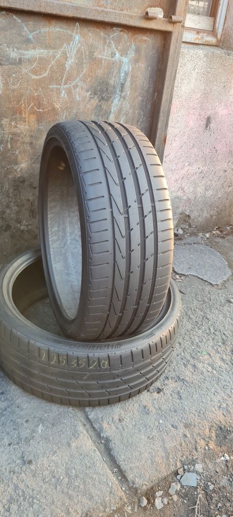 2 Anvelope Hankook 225 35 R20 de vara