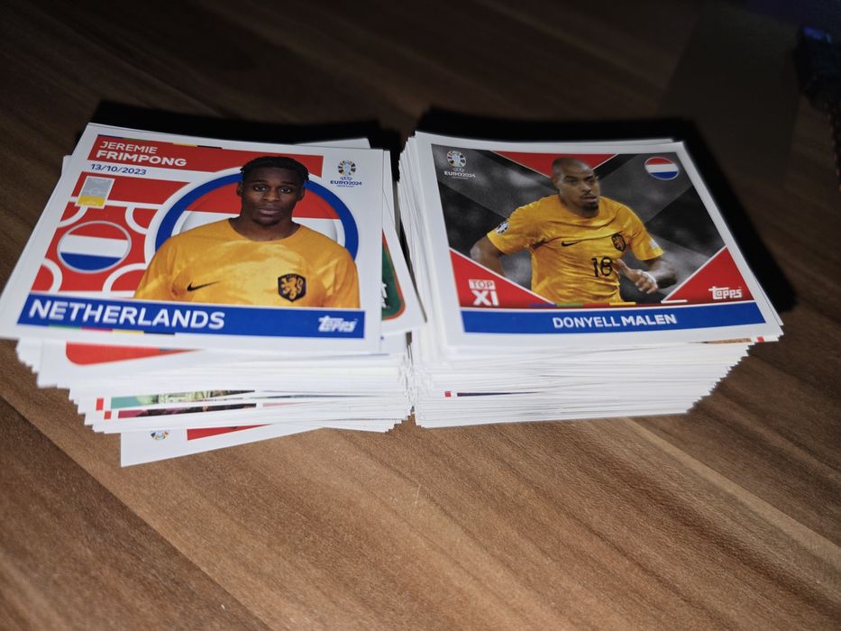 Set cu 1000 de carduri,Panini și Topps, stare bună, 150 lei