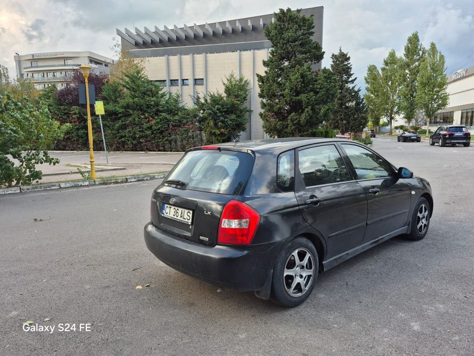 Vând KIA cerato 1.5 d