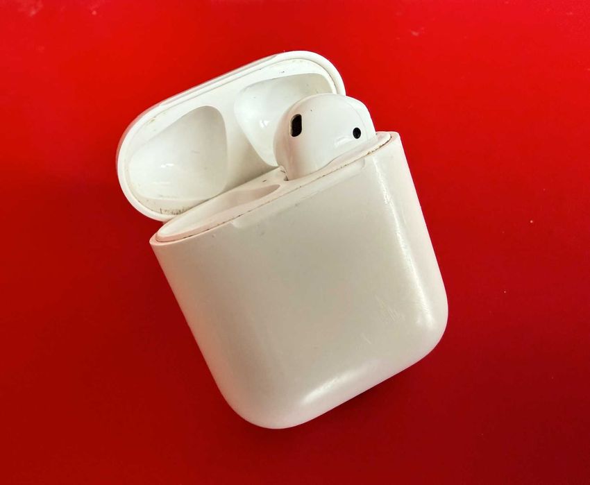 Apple AirPods Model 1523 - За части, само дясна слушалка