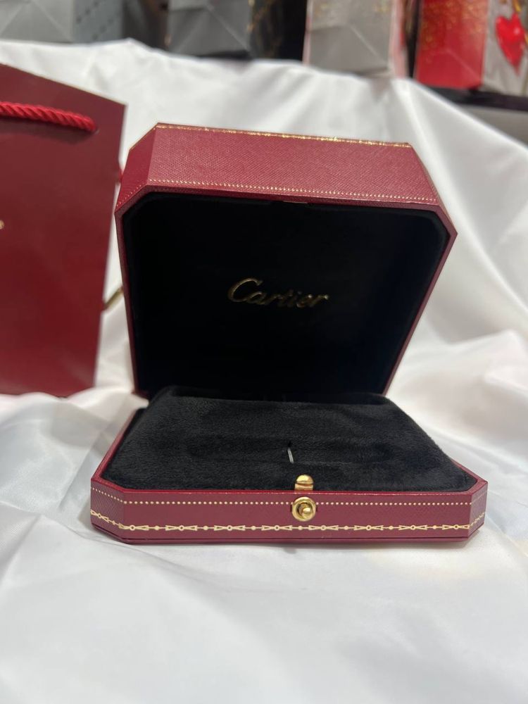 Cartier karobkasini ozi