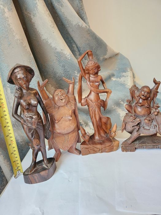Statuete deosebite din lemn !