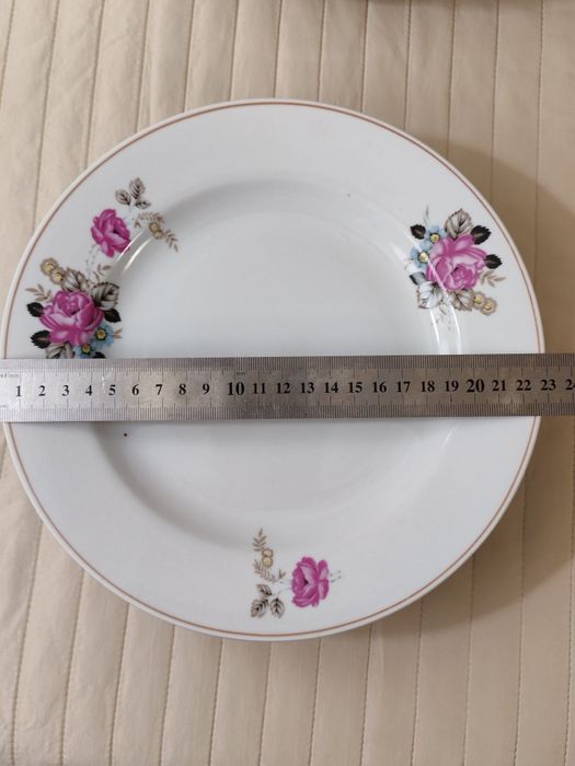 Столовый фарфоровый сервиз