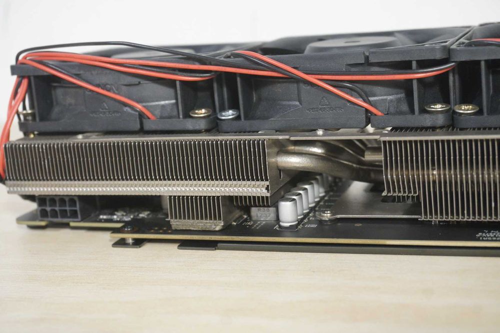 Видеокарта GPU Nvidia GTX 1070 Ti ROG Strix с безшумни перки (sonon)