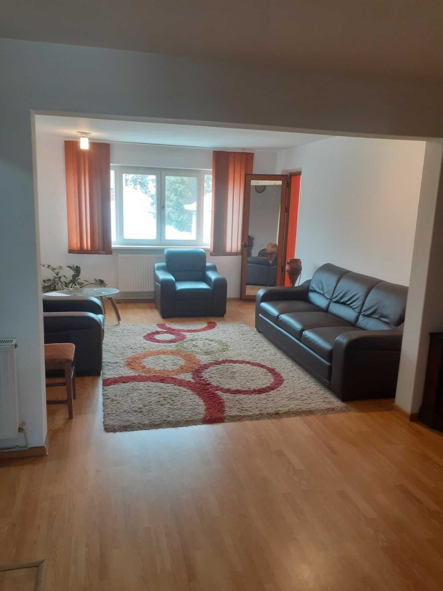 Apartament 4 camere de vanzare