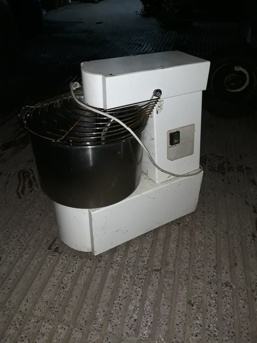 Malaxor de 32 kg.made Italia preț.5200 lei.la 380v.