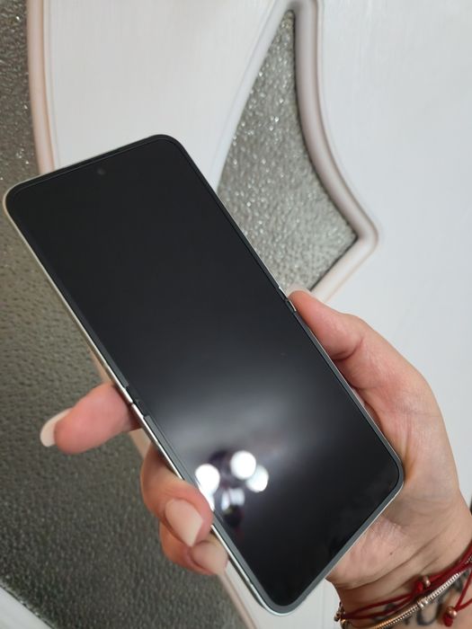 Samsung Galaxy Z Flip6 КАТО НОВ