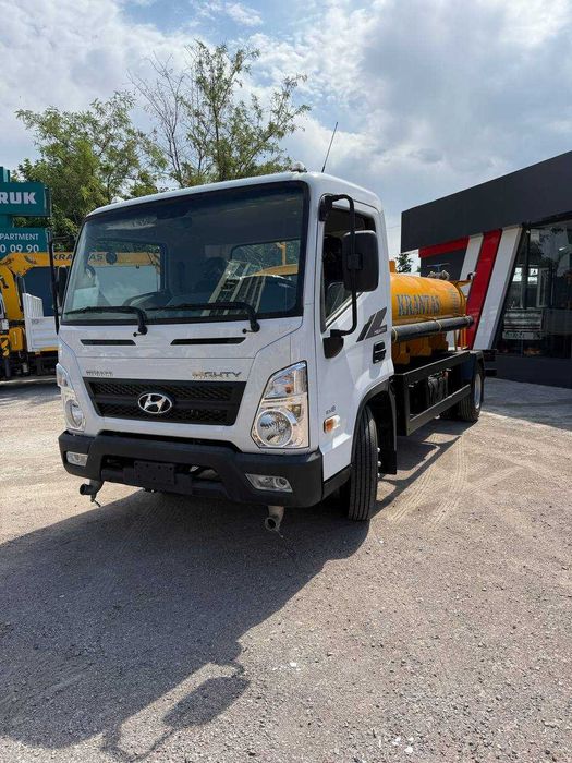 HYUNDAI EX8 Водовоз поливомоечная машина  4 м3