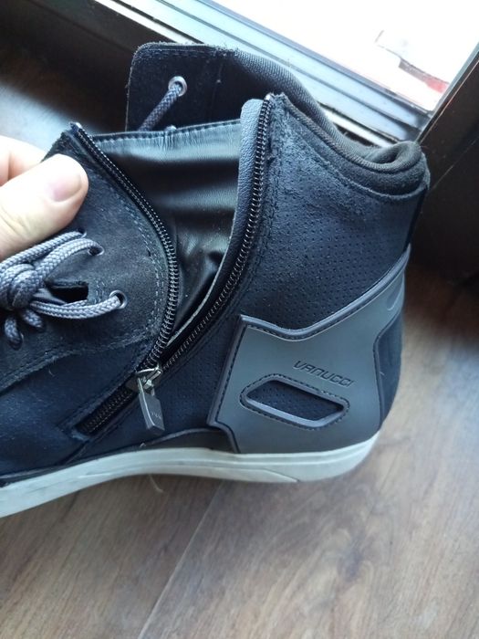 Боти Ванучи Италия 46