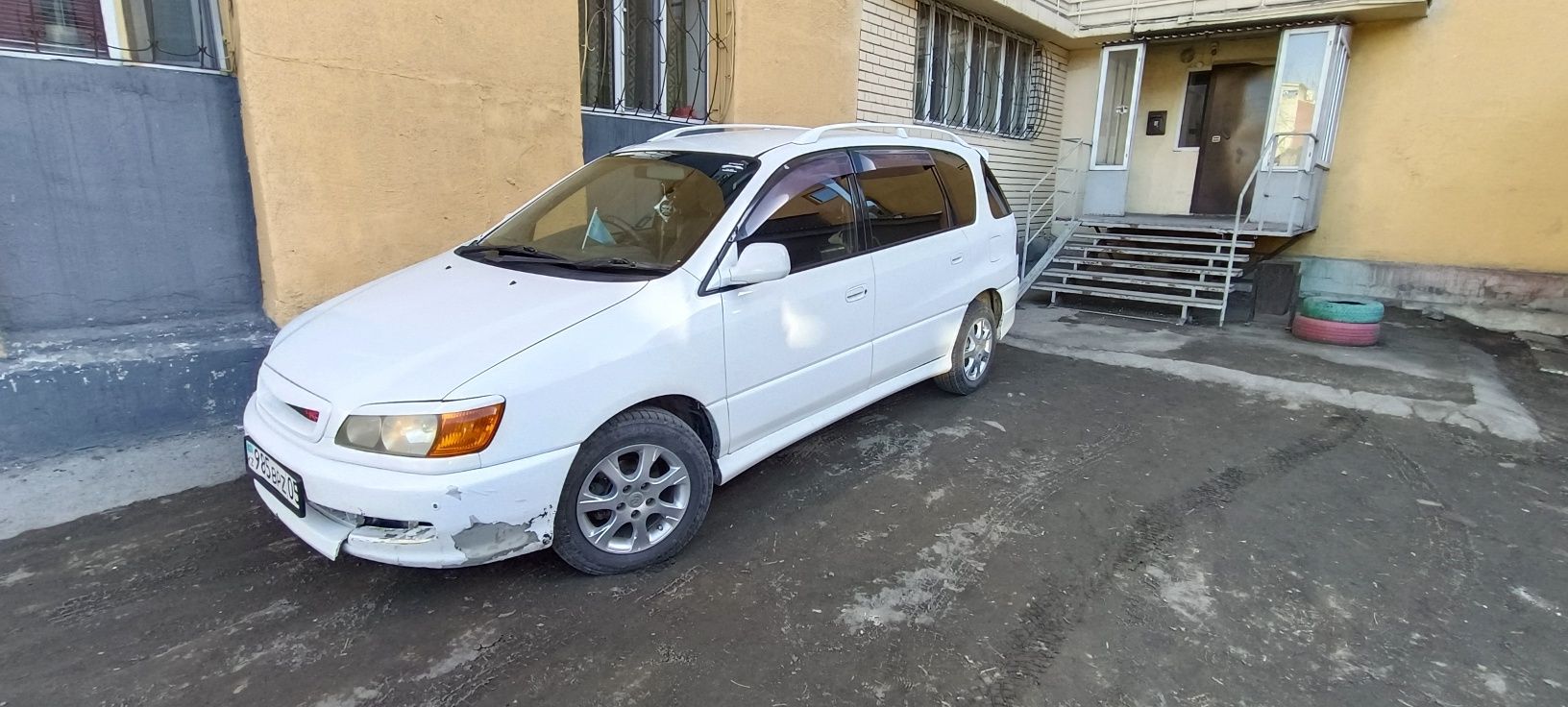 Toyota Ipsum 1997 года