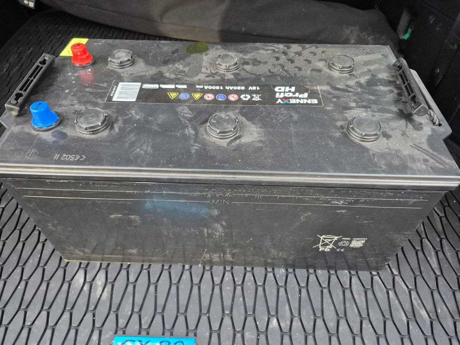 Продава се тягов акумулатор 220 Ah