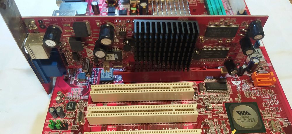Placa baza PC cu procesor,memorii, HDD, sursa