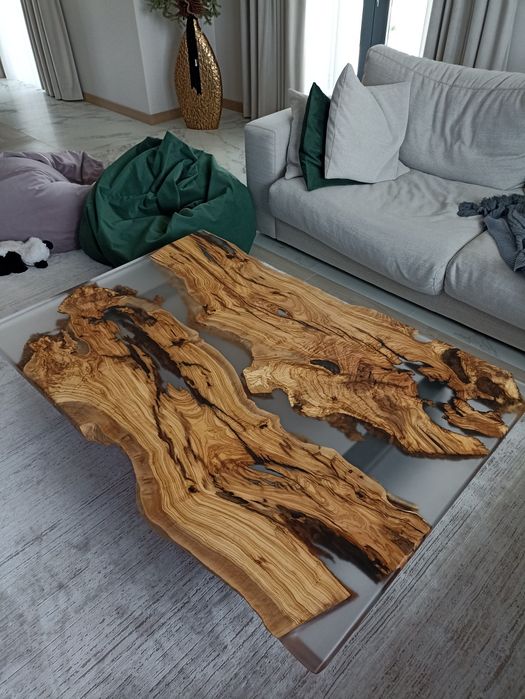 Трапезни и холни маси от масив и епоксидна смола