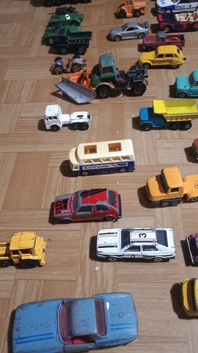 Продават се детски метални играчки