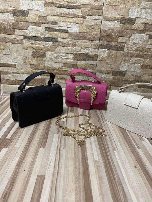 Елегантна.малка дамска.чанта..Версаче!!!Много добро качество...